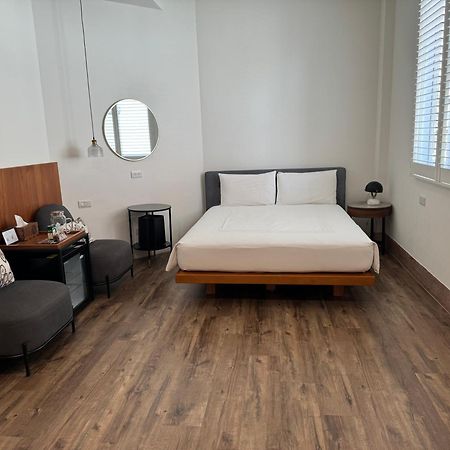 De Provintia Straat B&B Тайнань Экстерьер фото